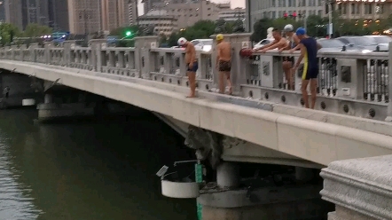 [图]天津人的海河跳水