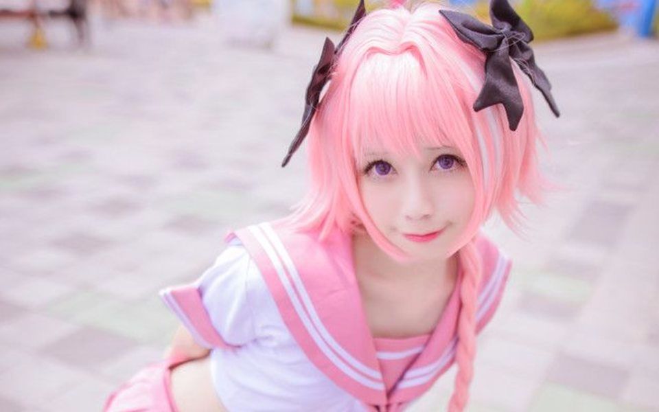 漫展女装大佬进男厕所,路人看的都怀疑人生了_哔哩哔哩_bilibili