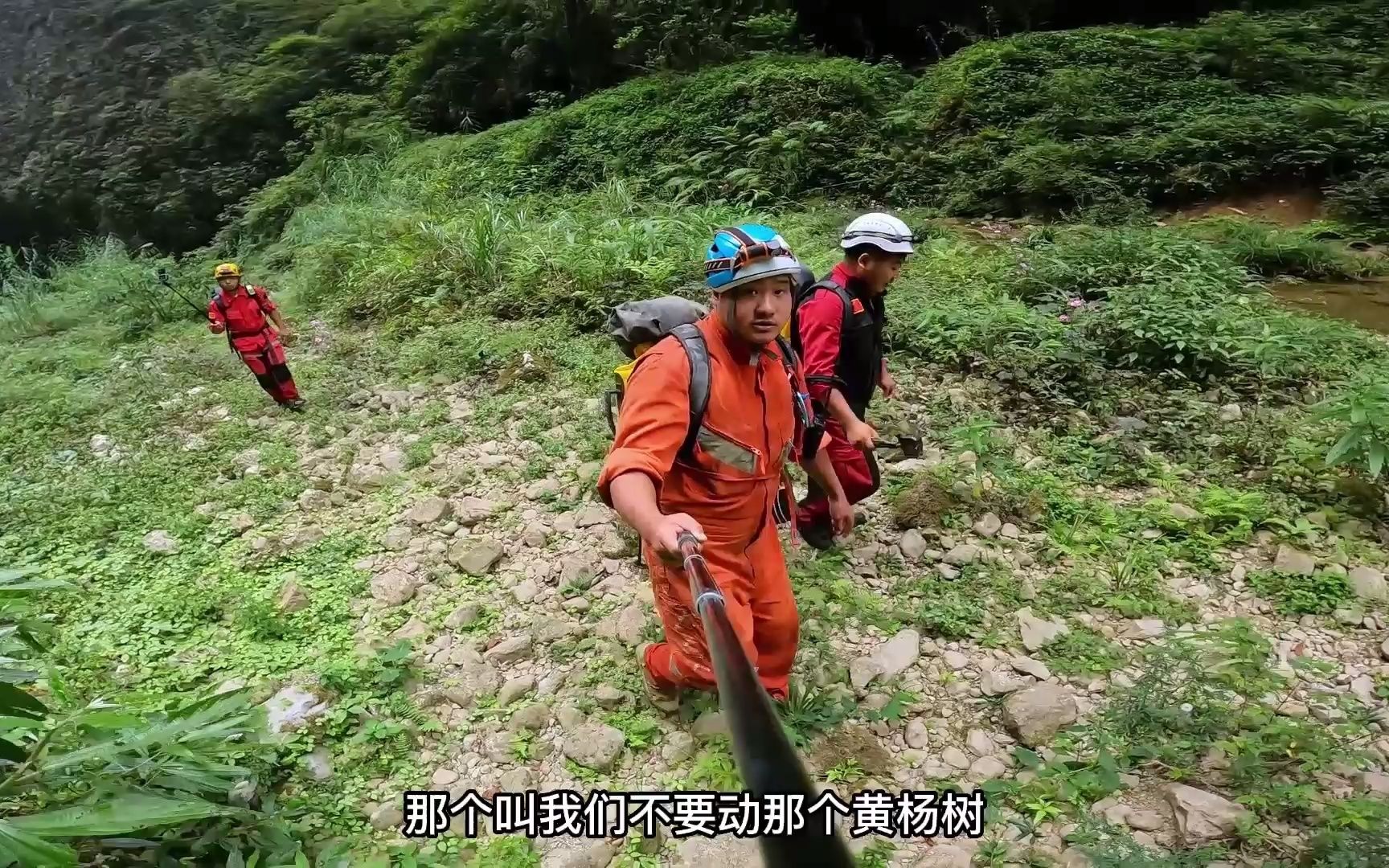 探秘重庆彭水第一大天坑神龙谷,进入地下暗河,发现神龙潭哔哩哔哩bilibili