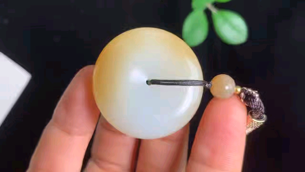 和田玉糖白玉挂件吊坠平安扣 ,糖色老气,白度好,密度高,油润十足,红糖