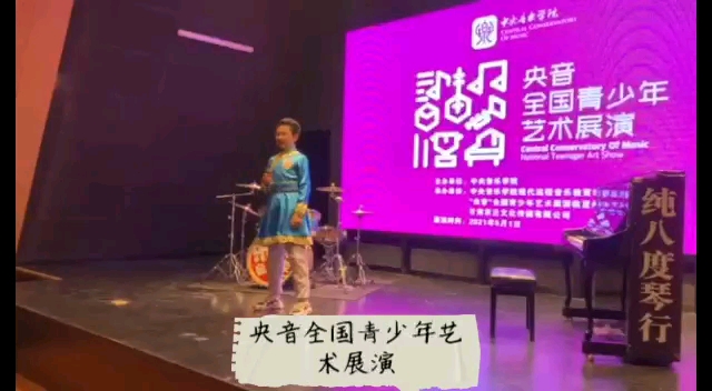 [图]乌兰图雅《草原上升起不落的太阳》（降E调版本）【美丽其格曲】