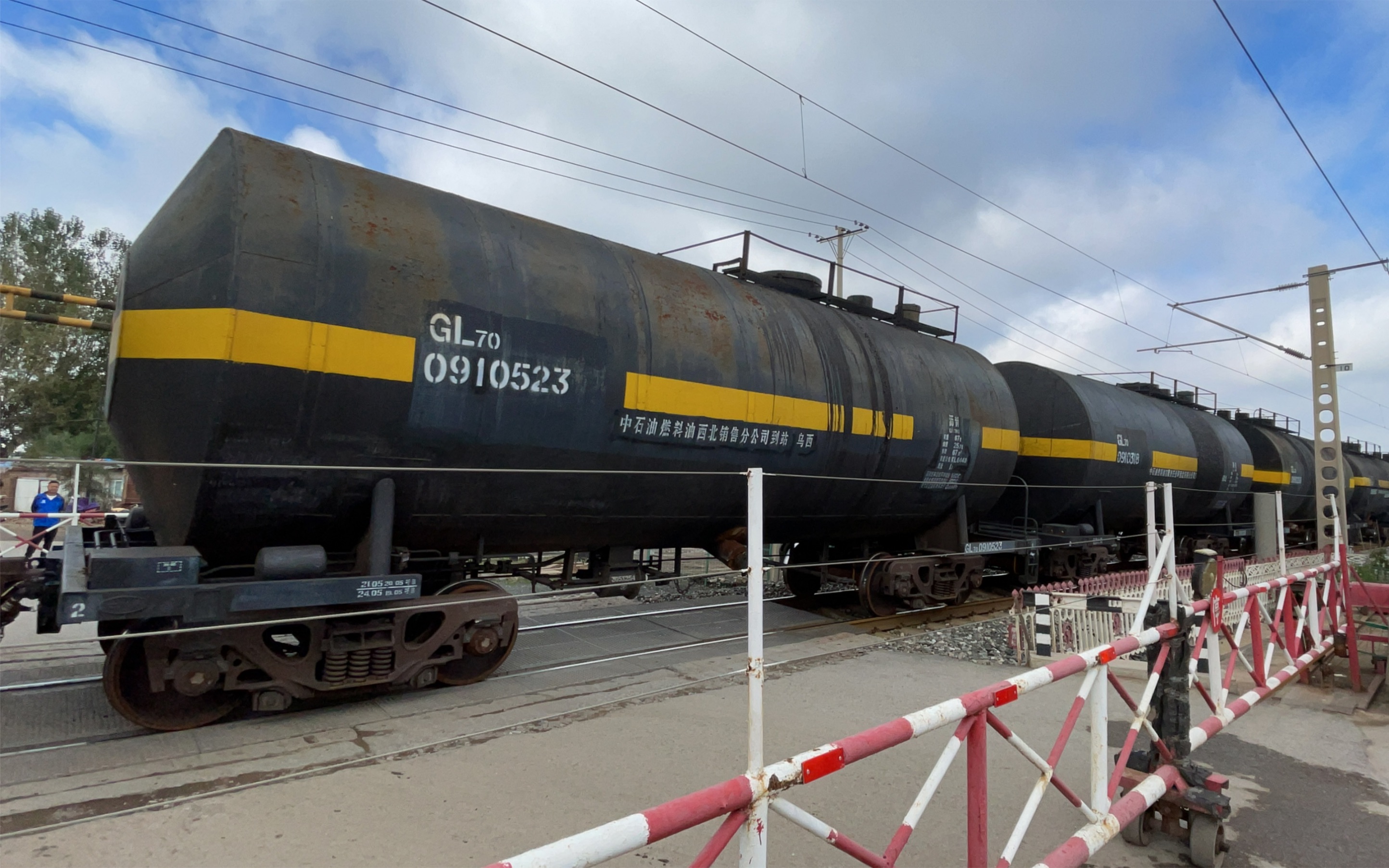 西北地区的沥青罐车出现在沈山线配属乌局与呼局沈山线丁香道口沈局苏