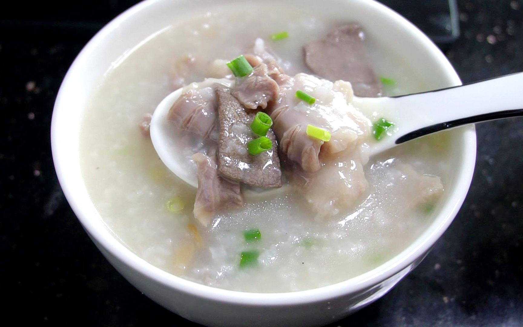 广东猪杂粥这样做太好吃了出锅肉滑粥香很多人一次能吃五六碗