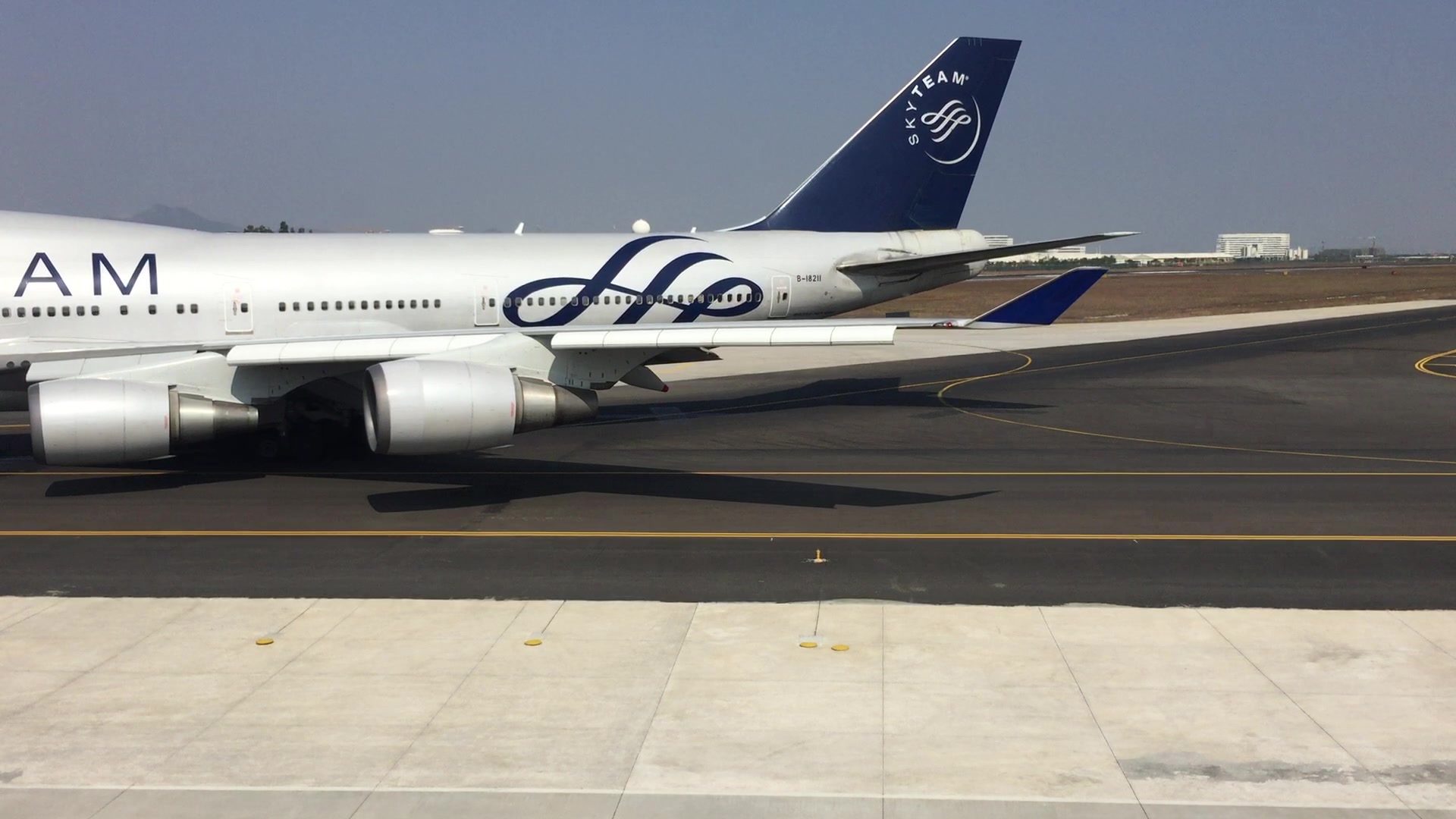 中华航空天合联盟波音747-400厦门高崎机场05号跑道起飞_哔哩哔哩 (゜