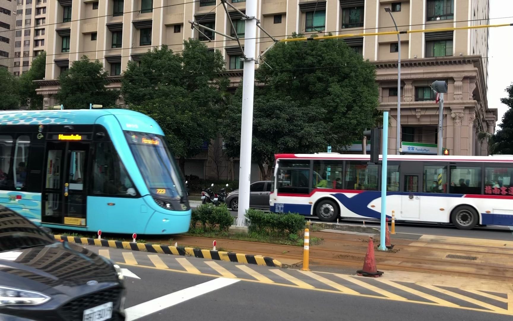 新北捷运 淡海轻轨 绿山线 列车平面转高架 有轨电车 台湾 台北_哔哩