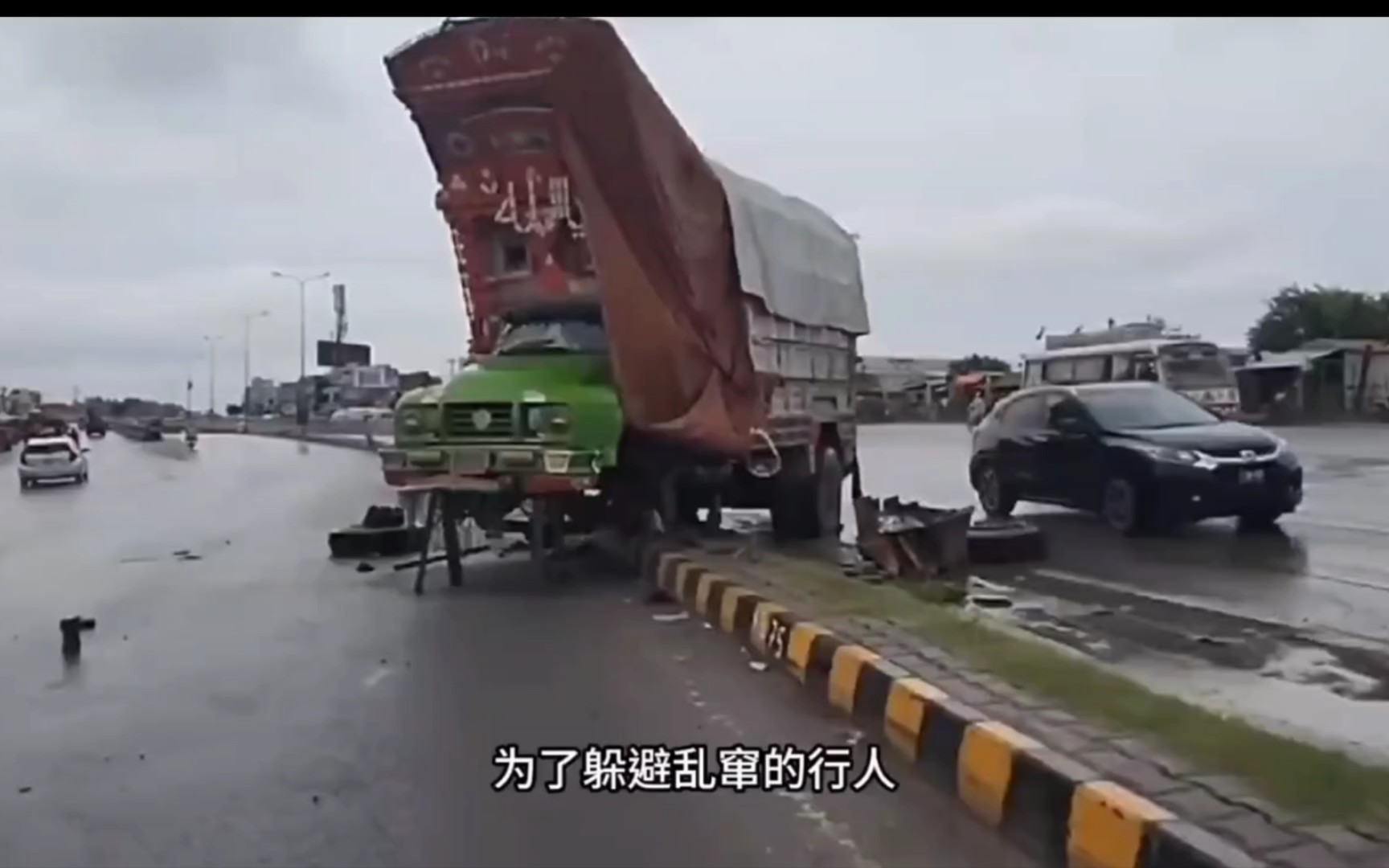 巴基斯坦手工维修大卡车,这才叫修车,国内的只能叫做换配件哔哩哔哩bilibili