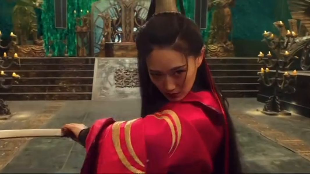 嚣张女反派被一刀刺腹