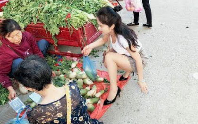 美腿美女菜市场买菜袜子买家秀23