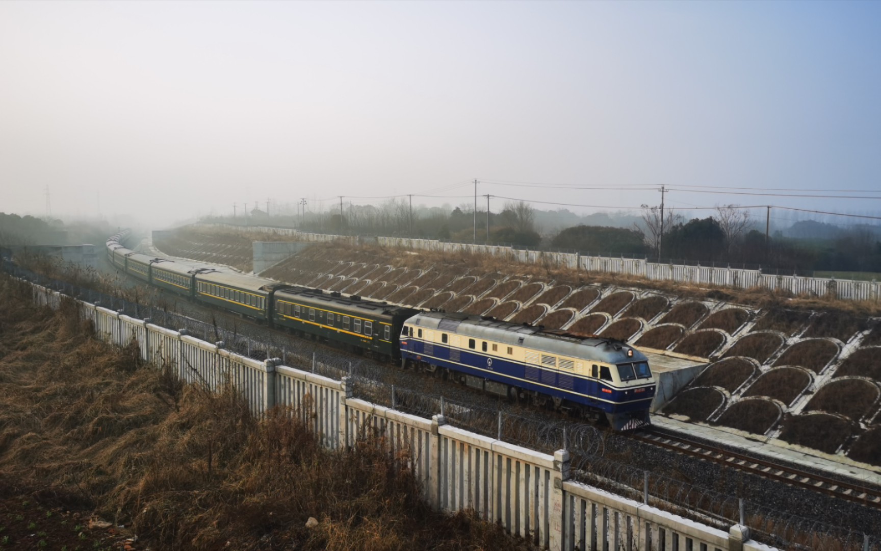 末班k1030通过合九线丰乐站