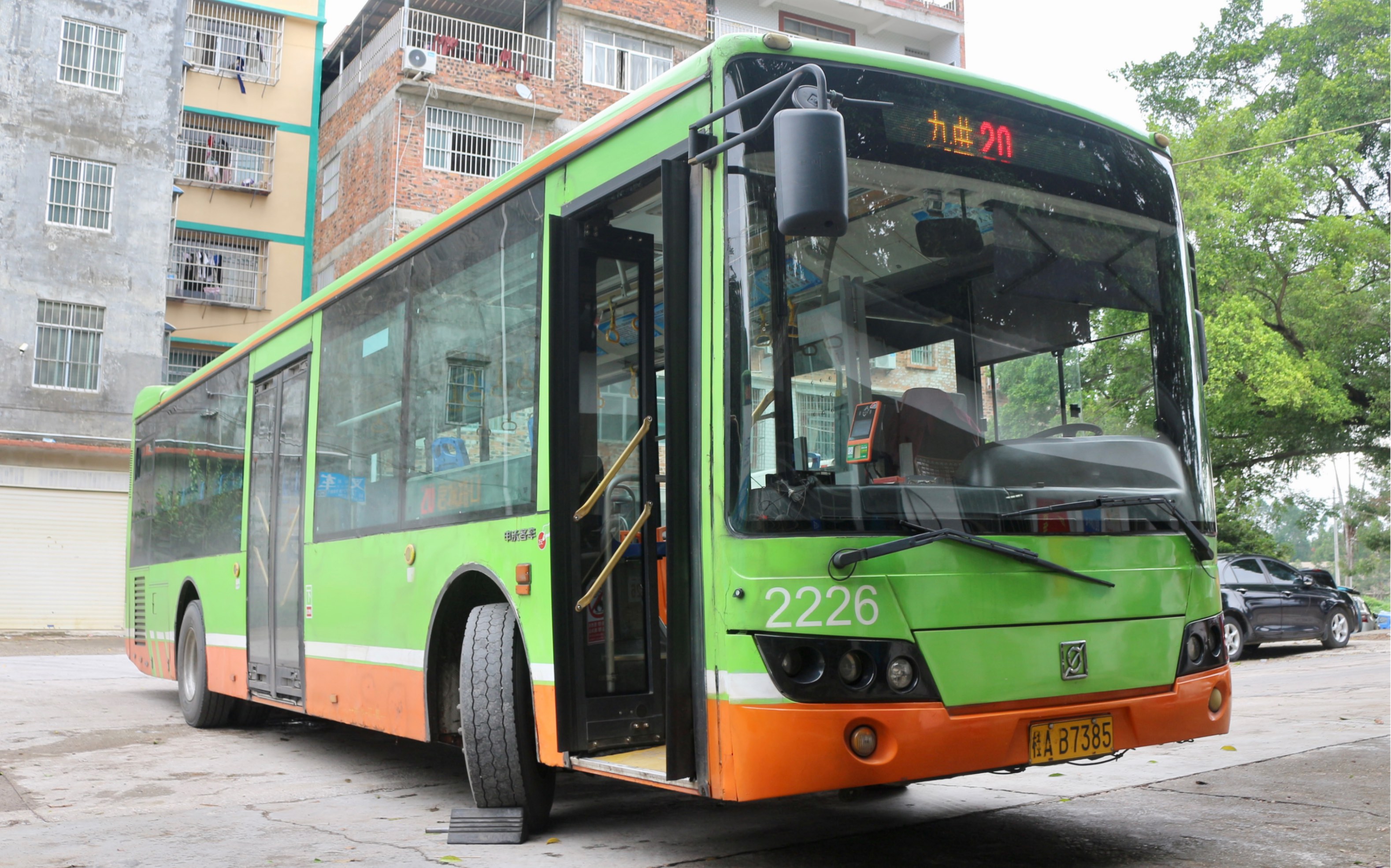 【云乘车】体验南宁即将退役的申沃黑眼_哔哩哔哩_bilibili