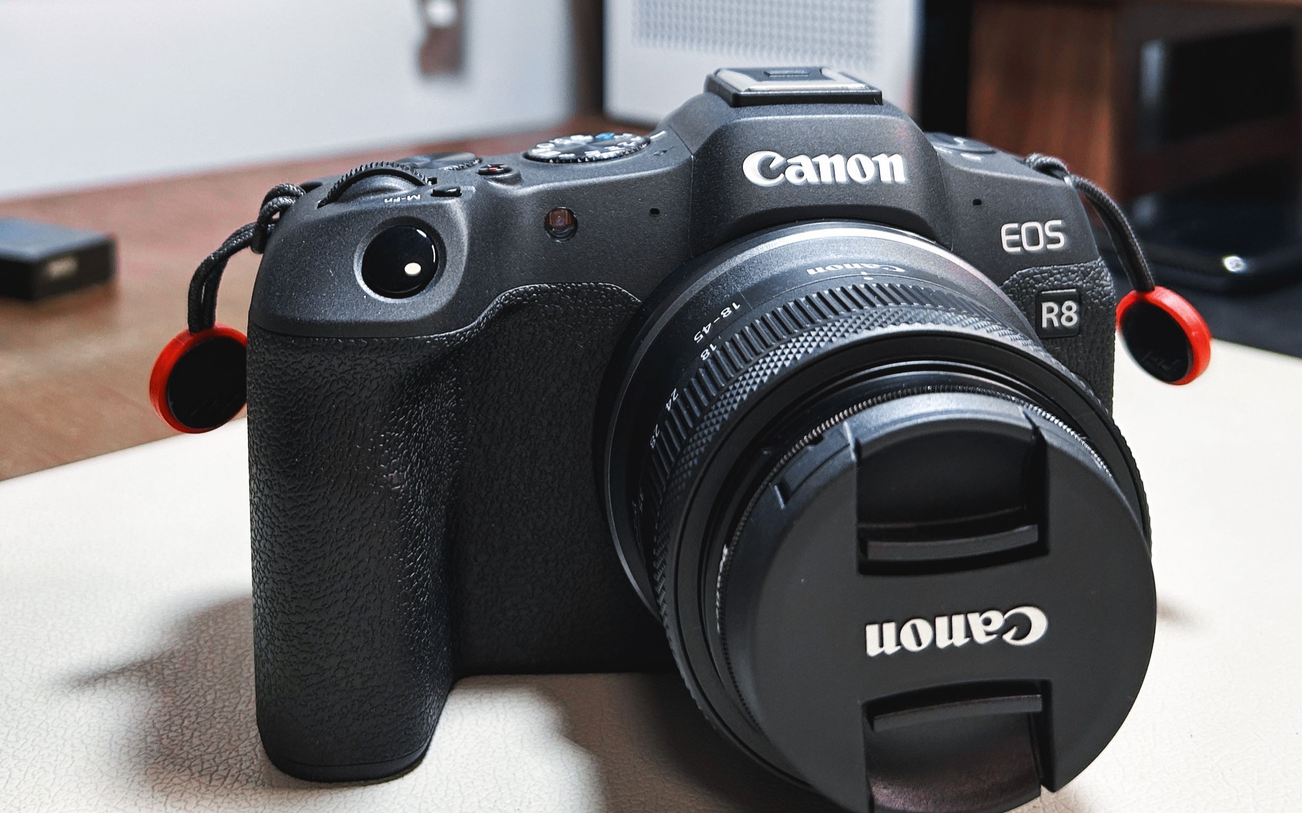 【开箱】最轻的全画幅微单佳能r8开箱,上手体验