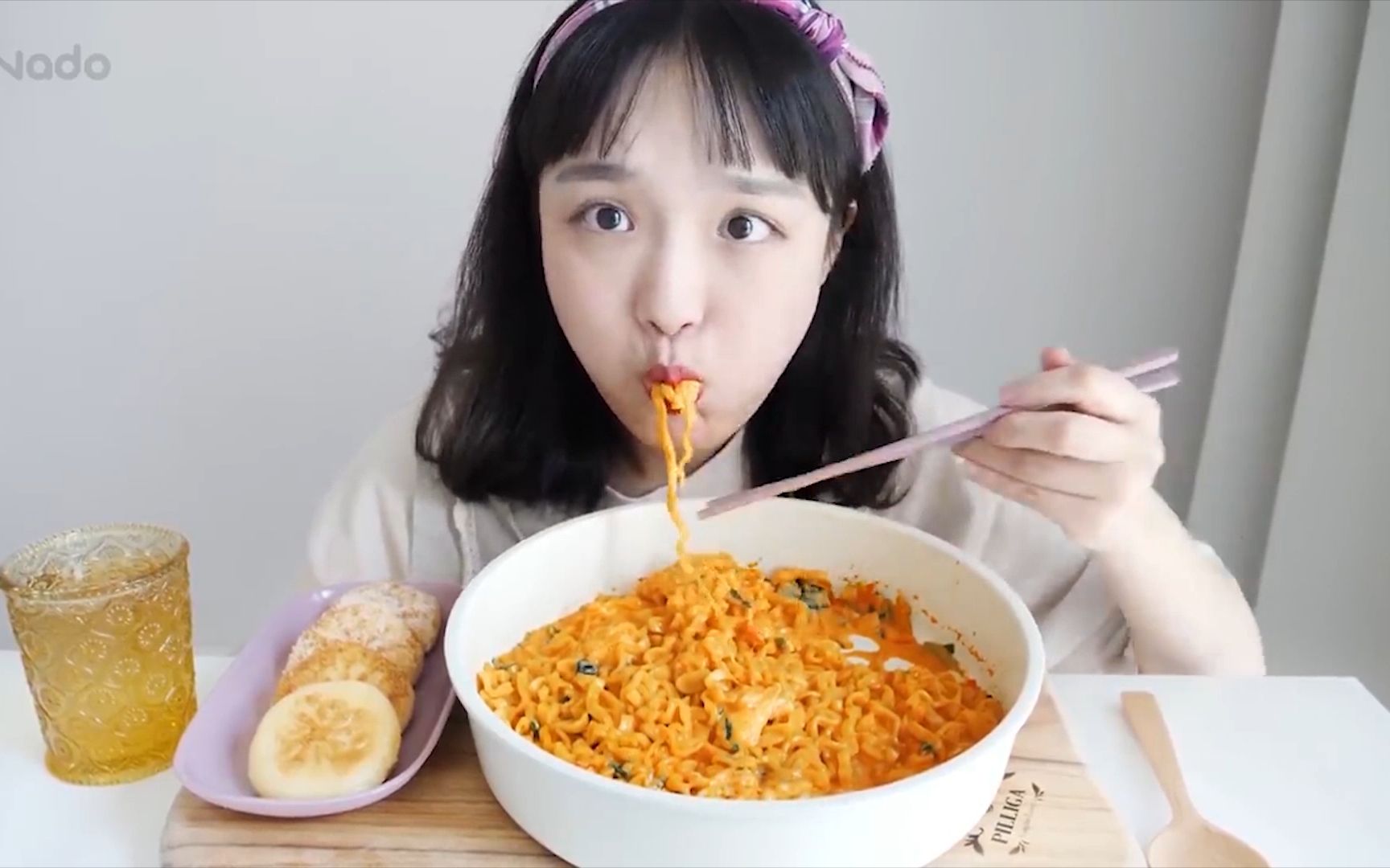 【nado official 中字】sns超火奶油芝士海鲜面吃播 _ 搭配糖饼美味