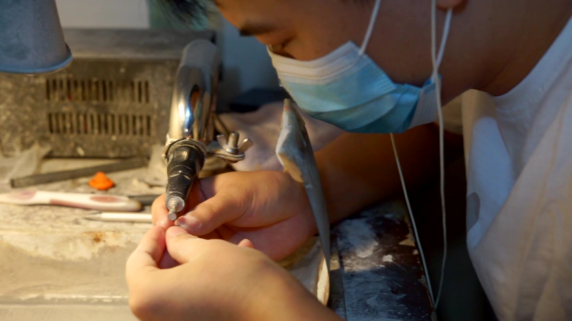 张博缅玉坊工厂雕刻翡翠