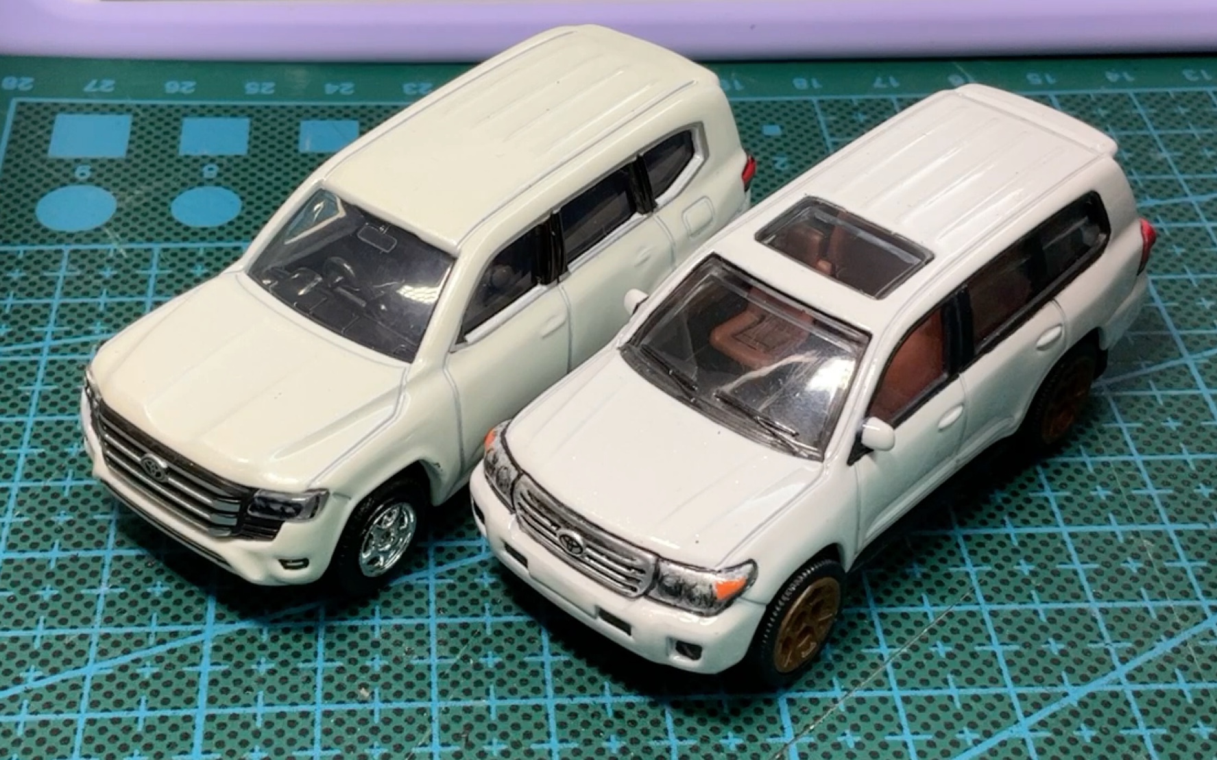 平庸的多美卡红白盒丰田陆巡lc300 无趣到只能拆开改造