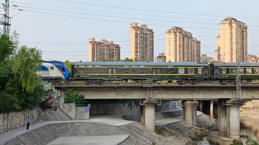 上局徐段df11g01330134牵引客车t242合肥站开出