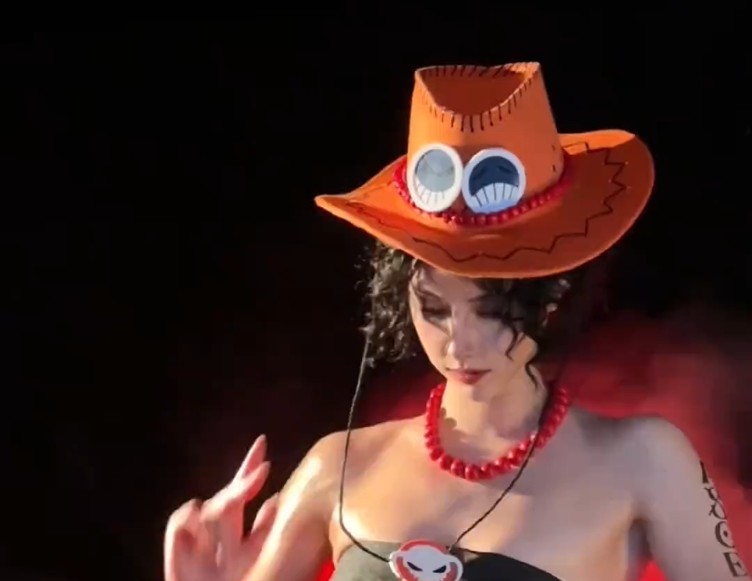 性转系列又添一员艾斯性转