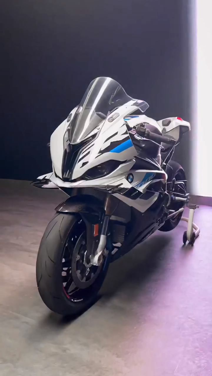 宝马发布新款s1000rr