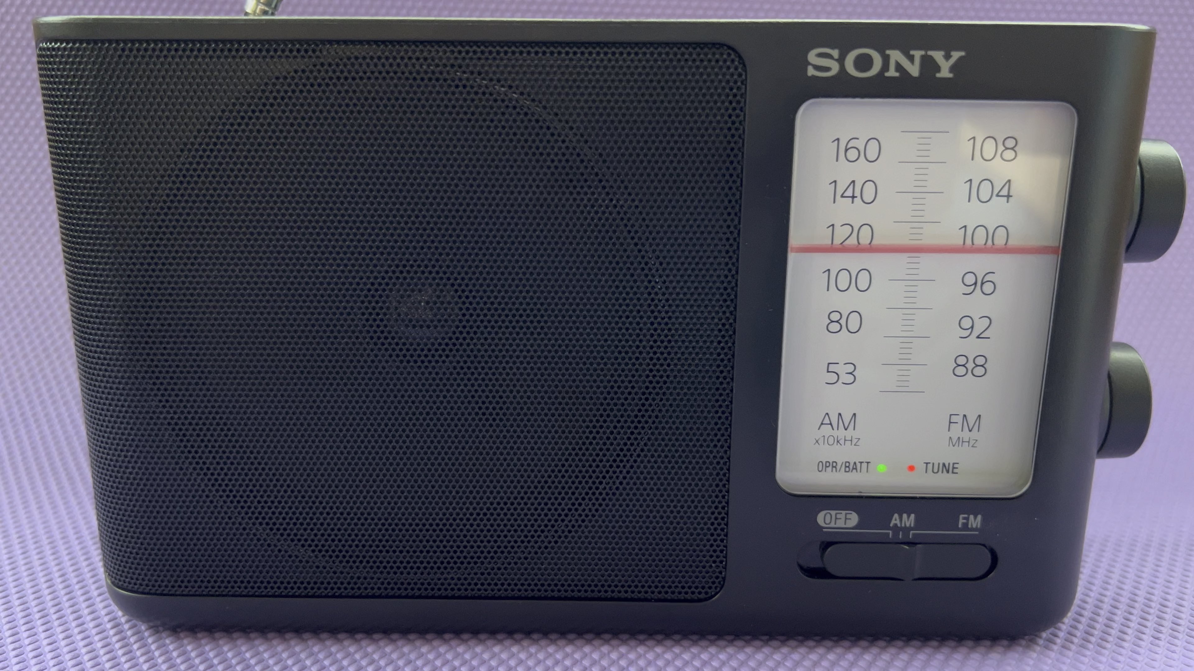 索尼icf506大喇叭收音机的声音特点更加适合于收听新闻或谈话类节目