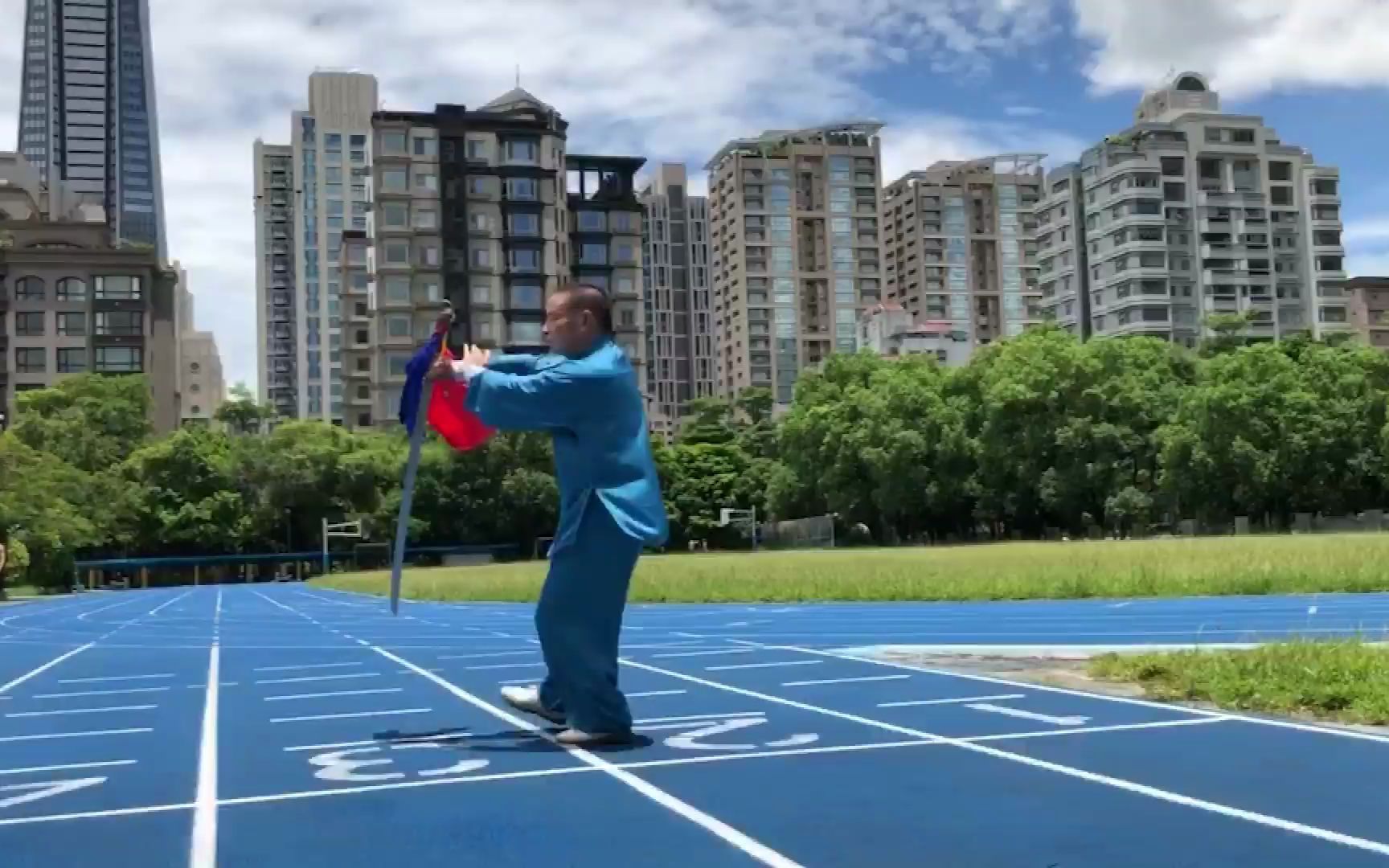 台湾轩德太极武艺发展协会李南文(52式传统太极刀)_哔哩哔哩_bilibili