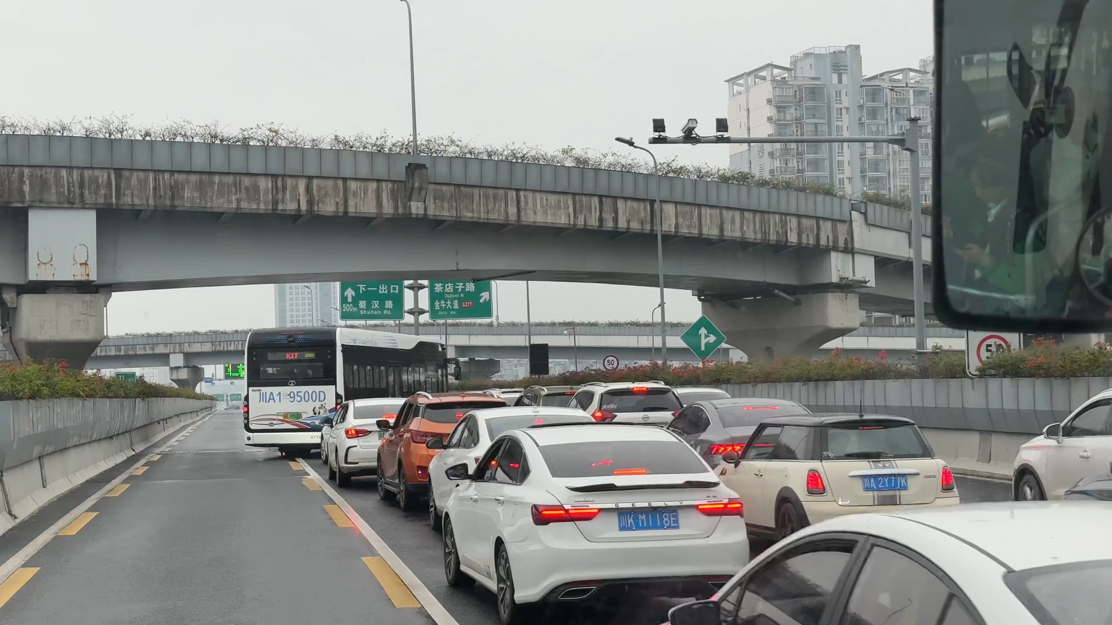成都公交,不要太方便了,看他们堵车.2024.10.18