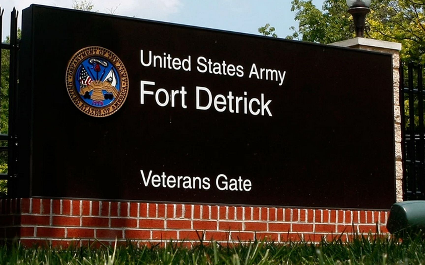 多国专家和媒体呼吁调查美国德特里克堡生物实验室