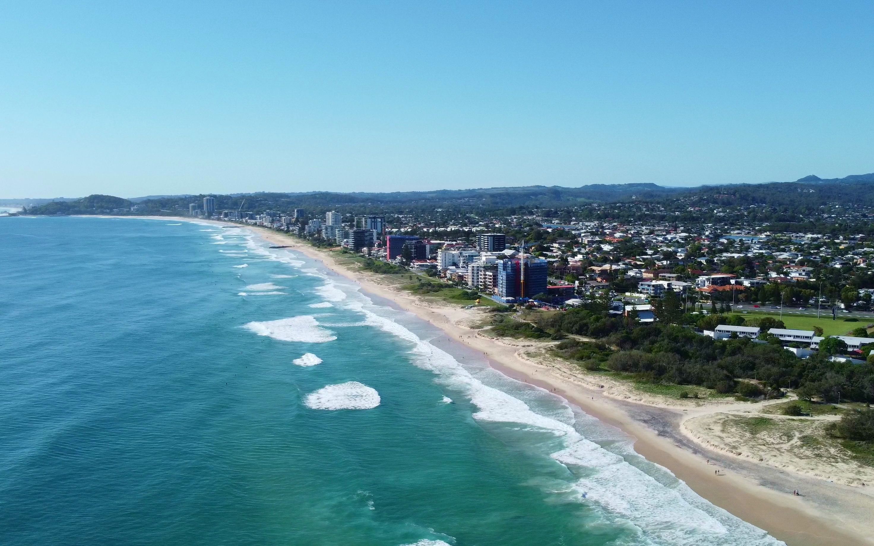 澳大利亚黄金海岸:美丽沙滩,刺激冲浪与令人难忘的经历