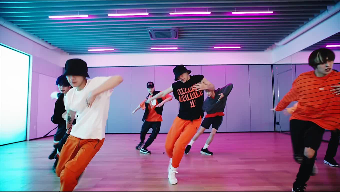 [图]WayV 威神V - Turn Back Time (超时空 回) Dance Practice