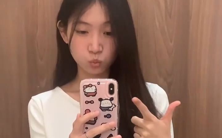 [图]02女大学生与好朋友上班的快乐一天VLOG