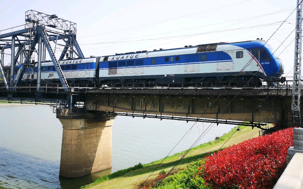 【东风11g】湖南唯一"猪" bsp组合z207(天津-长沙)通过长沙京广线浏阳