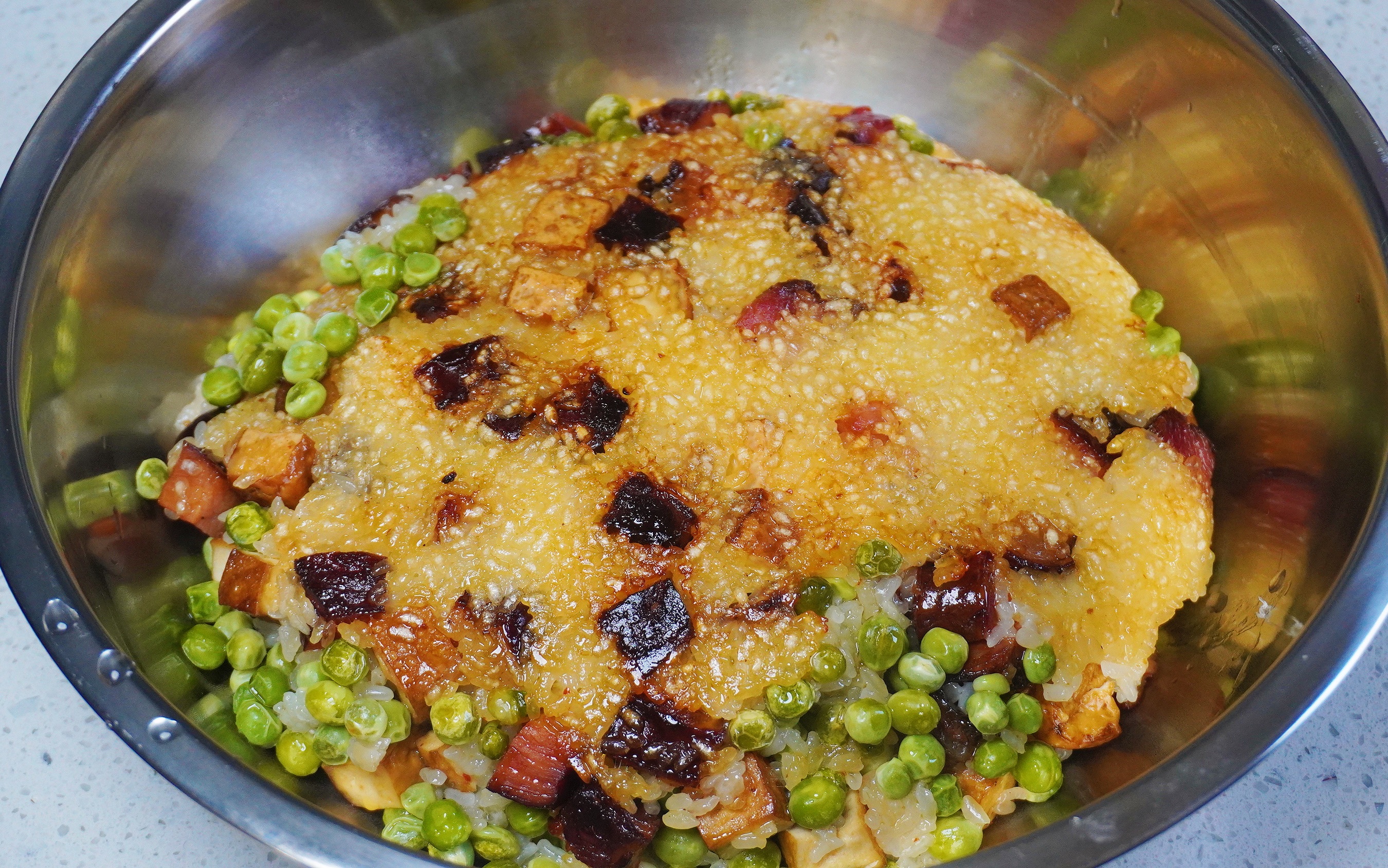 川味腊肉糯米焖饭,咸香软糯,带锅巴的才是有灵魂呐!