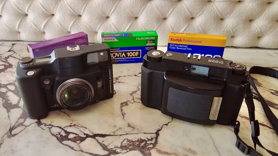 富士フイルム GF670Professional デジタルカメラ全盛時に存在感を