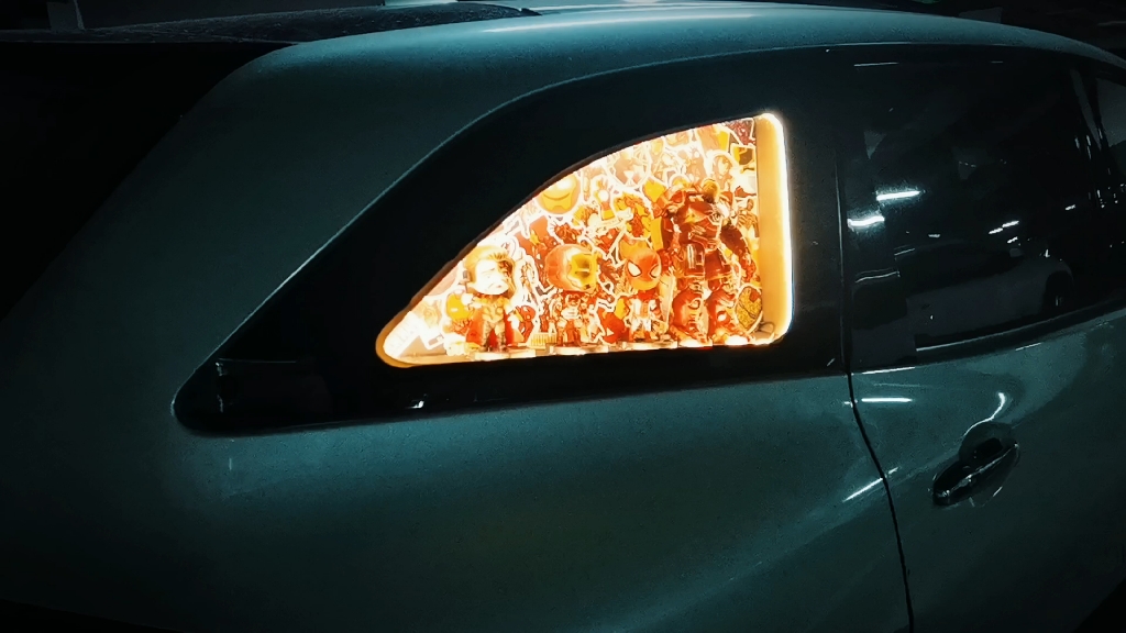 汽车后三角窗摆件灯箱展示.