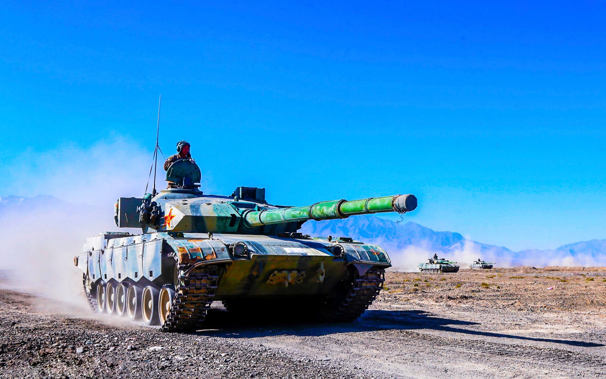 【讲堂555期】能与99a坦克高低配的96a式坦克,二代底盘三代炮塔,升级