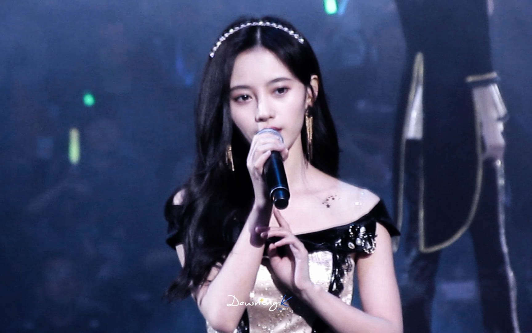 【鞠婧t】《夜蝶》双机位focus(第三届金曲大赏)_哔哩哔哩 (゜-゜)つ