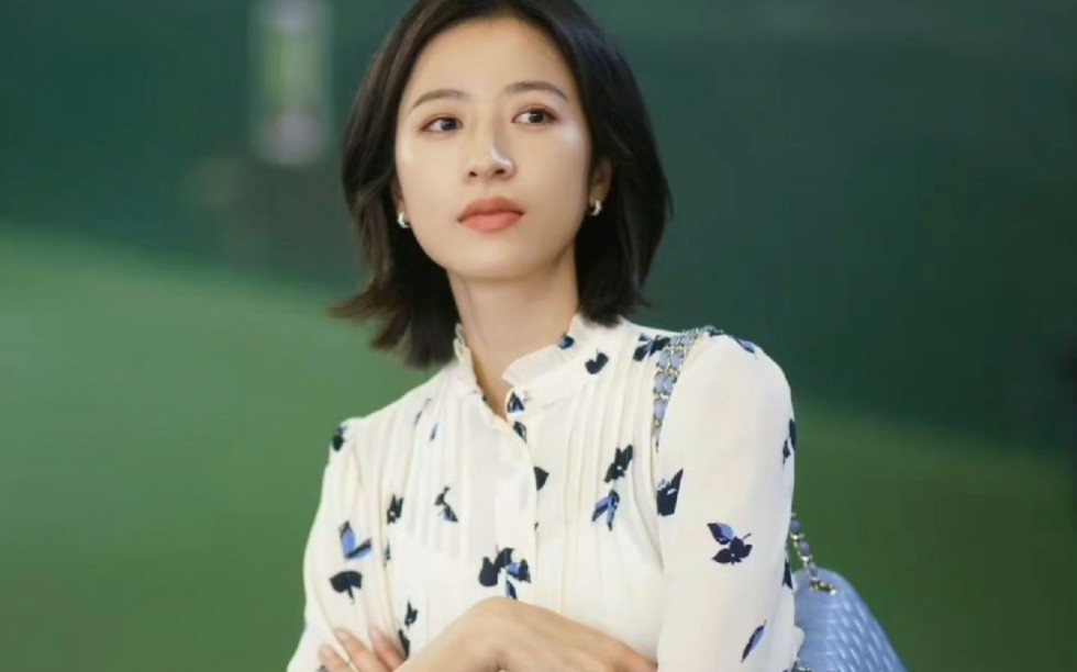 周雨彤为演戏去公司坐班