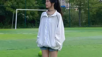 没错我二年级的｜happy借小朋友的球踢一下