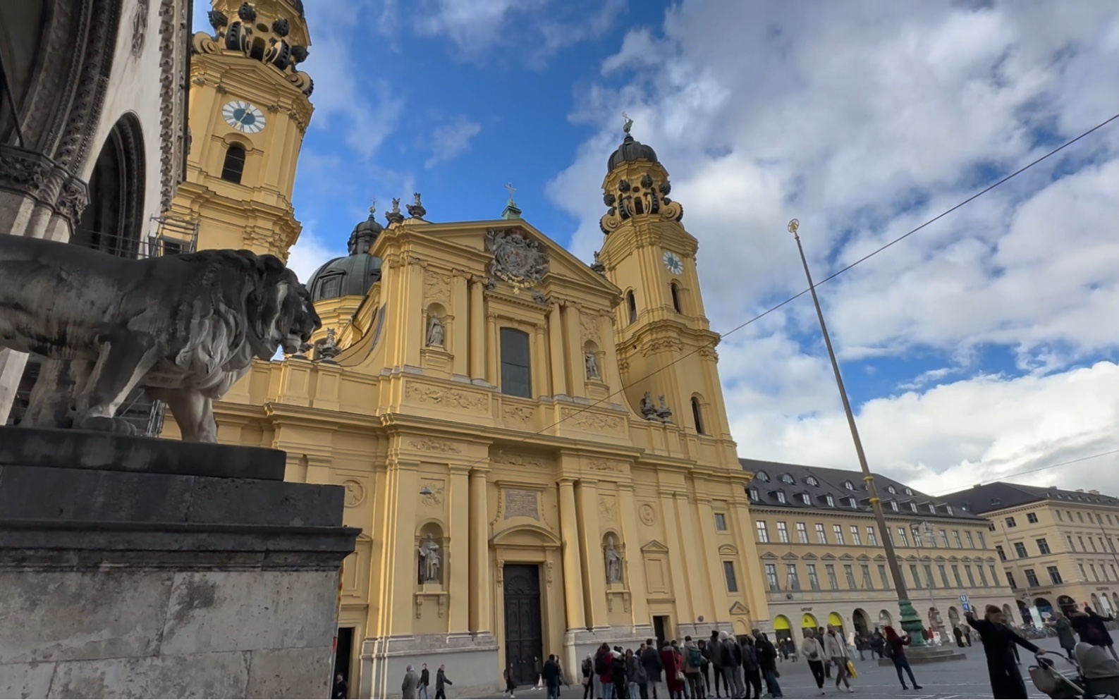 慕尼黑王宫,每走一步都在惊叹的奢华,欧洲皇室无时无刻不在透露自己的