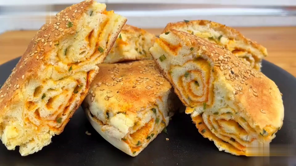 喜欢吃面食的可以试试这个椒盐发面饼,层次分明外焦内软,太好吃了.