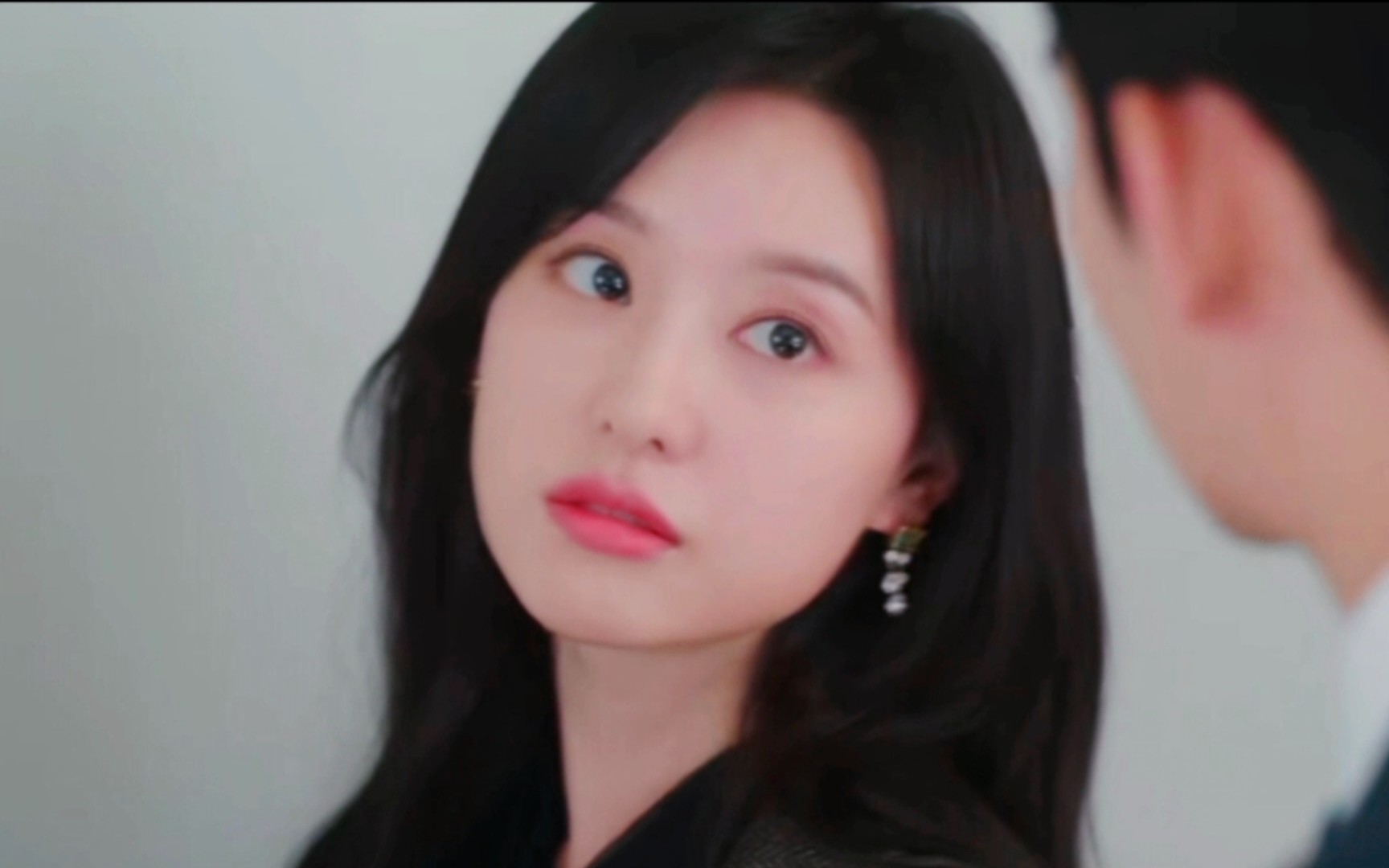 田娜,姐这个表情是在钓吧,怎么感觉在调戏老公呢"不睡觉的话你要干