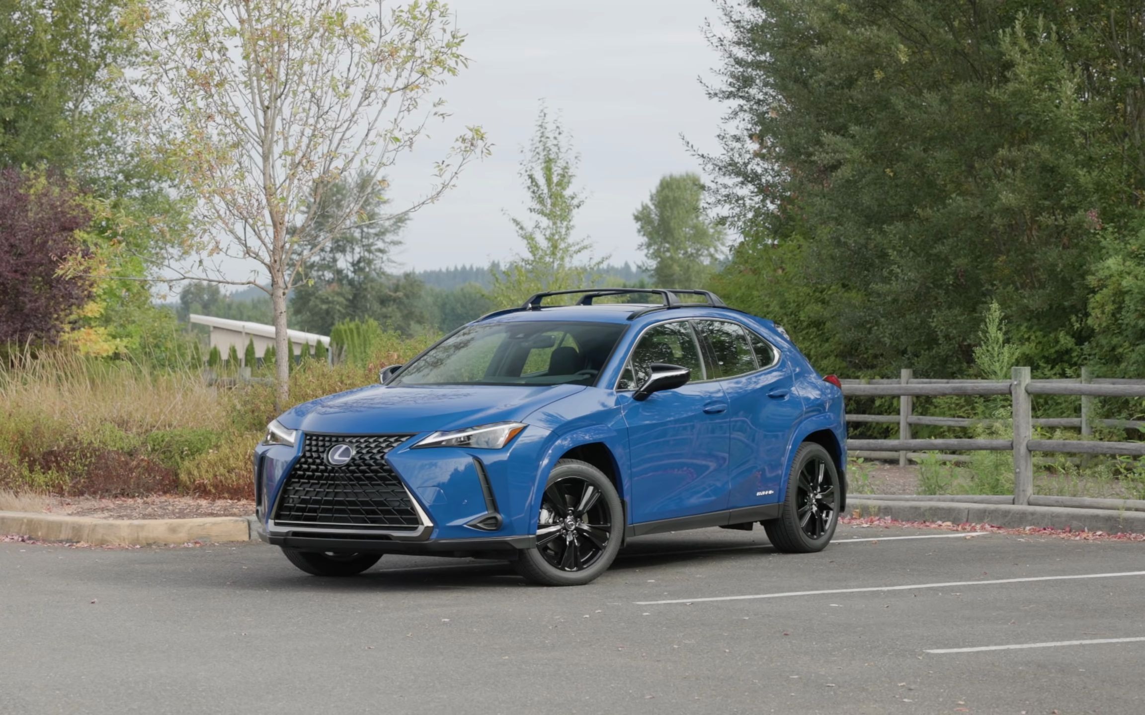 2021款雷克萨斯ux250hawd紧凑型跨界车评测