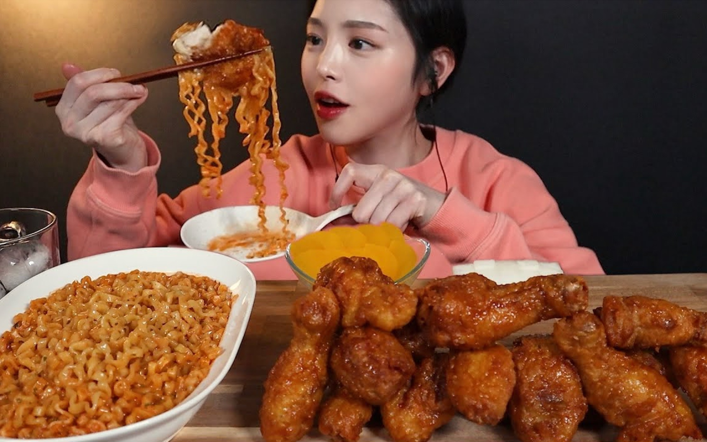 【boki中字】蜂蜜炸鸡和奶油火鸡面 小姐姐吃播_哔哩哔哩 (゜-゜)つロ