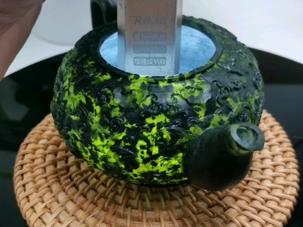 中华缠枝纹薄胎玉壶,药王石石壶雕刻