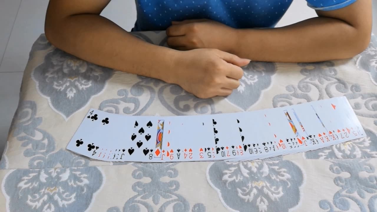 扑克魔术:拍一下就变牌,扑克转移变牌法表演!