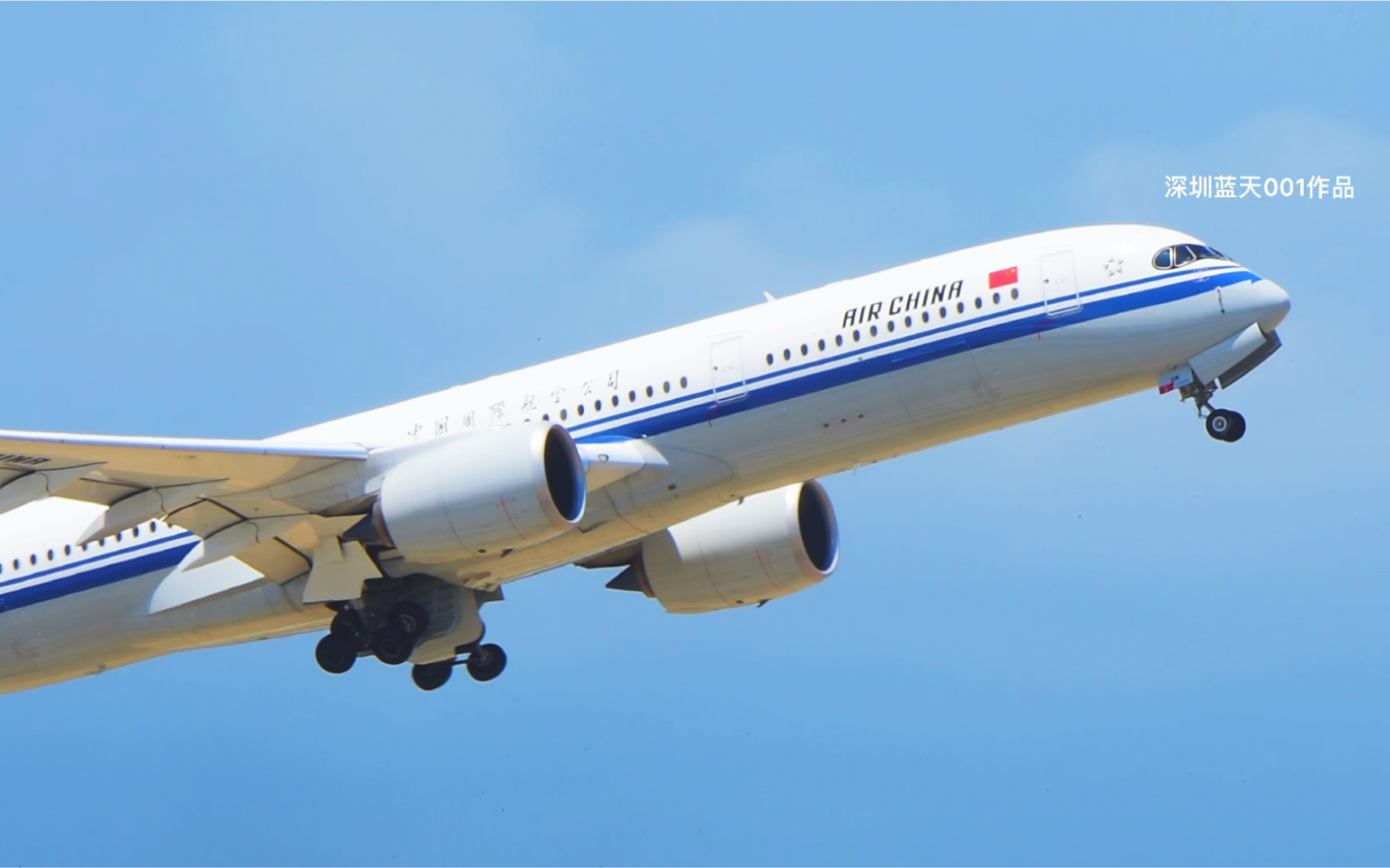 国航a350在深圳机场离港起飞抱轮车驶入撤廊桥细节都有