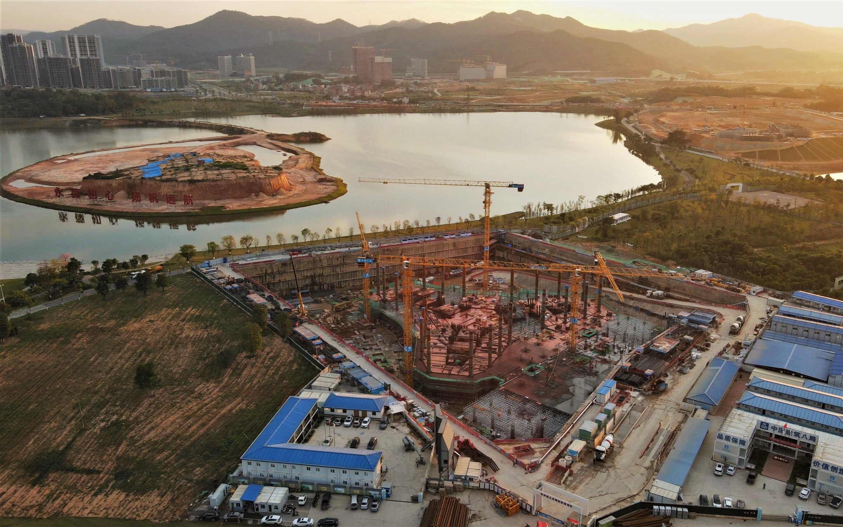 航拍广州中新知识城环九龙湖,地标建筑知识塔正在建设中哔哩哔哩bilibili