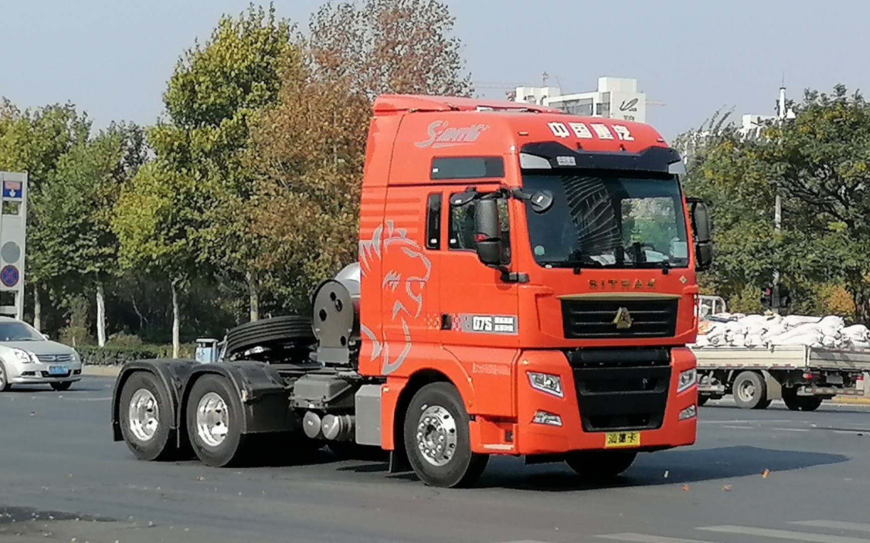 重汽汕德卡g7s lng新车(传说中的奶瓶车)