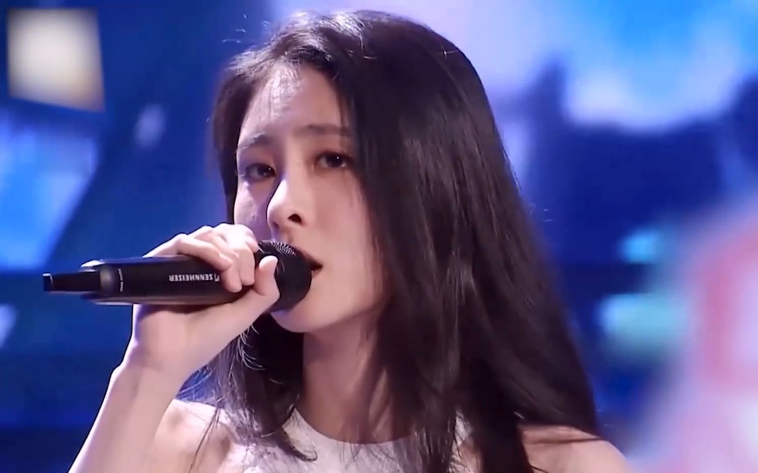 张碧晨女儿曝光,长相像极了华晨宇,现场互动十分温馨!