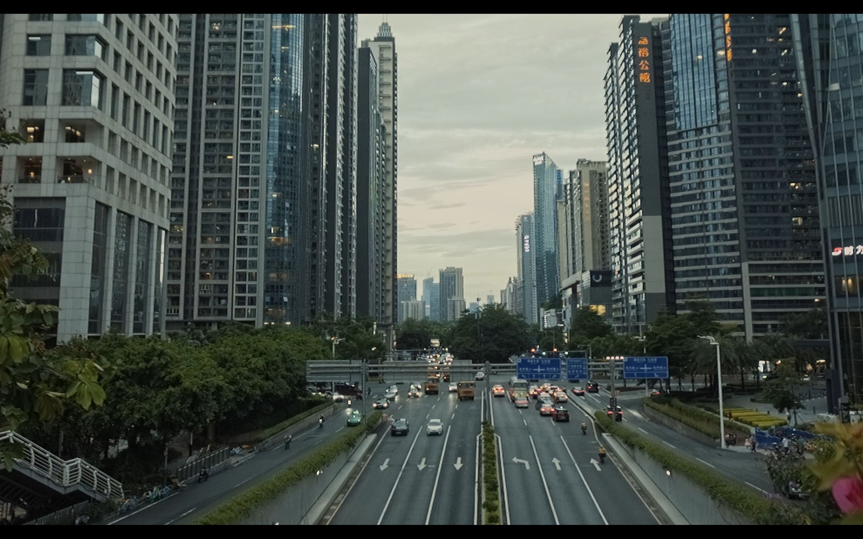 2023年7月16日19点广州的花城大道