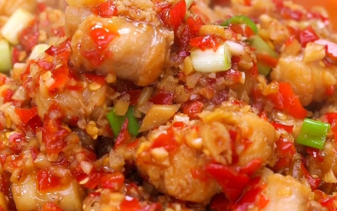 今天跟大家分享一道家常版的川菜,鲜嫩入味还没有腥味的泡椒鱼块!