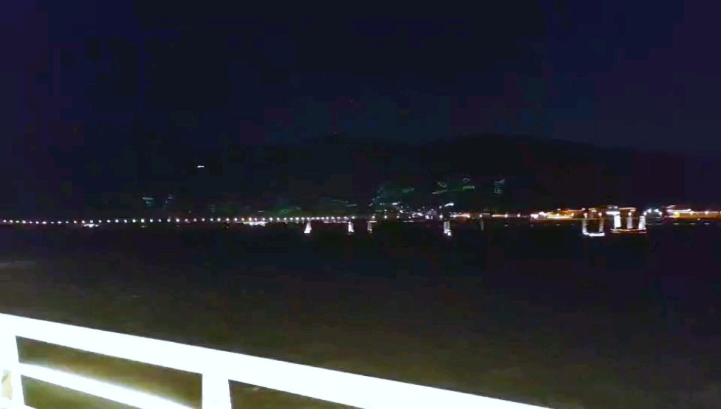 昆明海埂大坝夜景图片